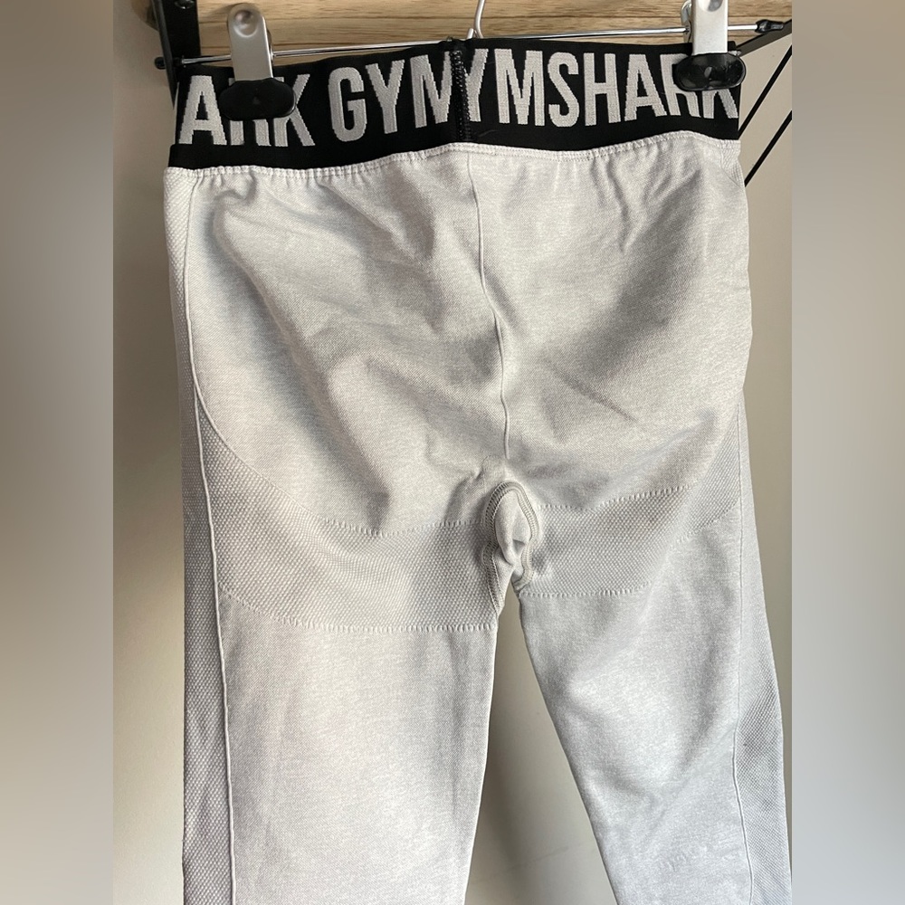 light gray leggings/running tights